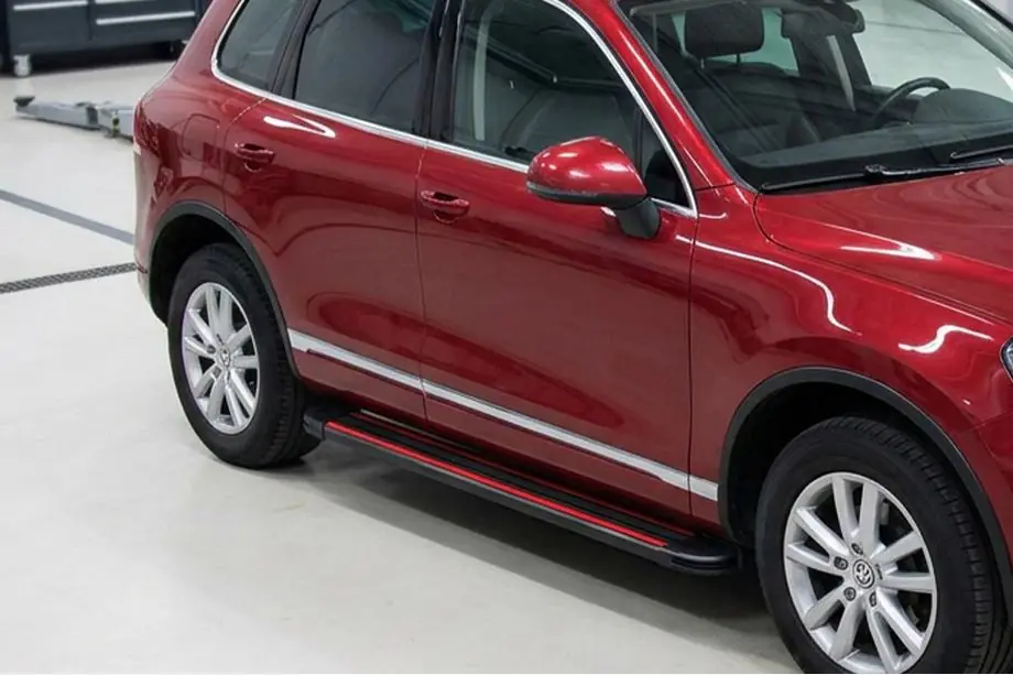 Volkswagen Touareg 2002–2010 Maya Red-Black sivuportaat (2 kpl, alumiini) Image