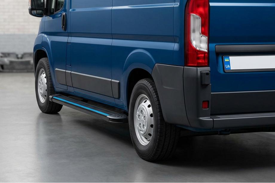 Fiat Ducato 2006–2025 Maya Blue sivuaskelmat (2 kpl, alumiini) Pitkä akseliväli Image