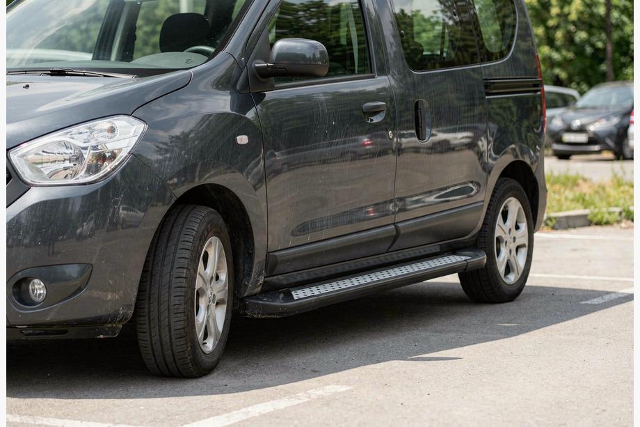 Dacia Dokker 2013–2022 Sivuastinlaudat New Vision Black (2 kpl, alumiini) Image