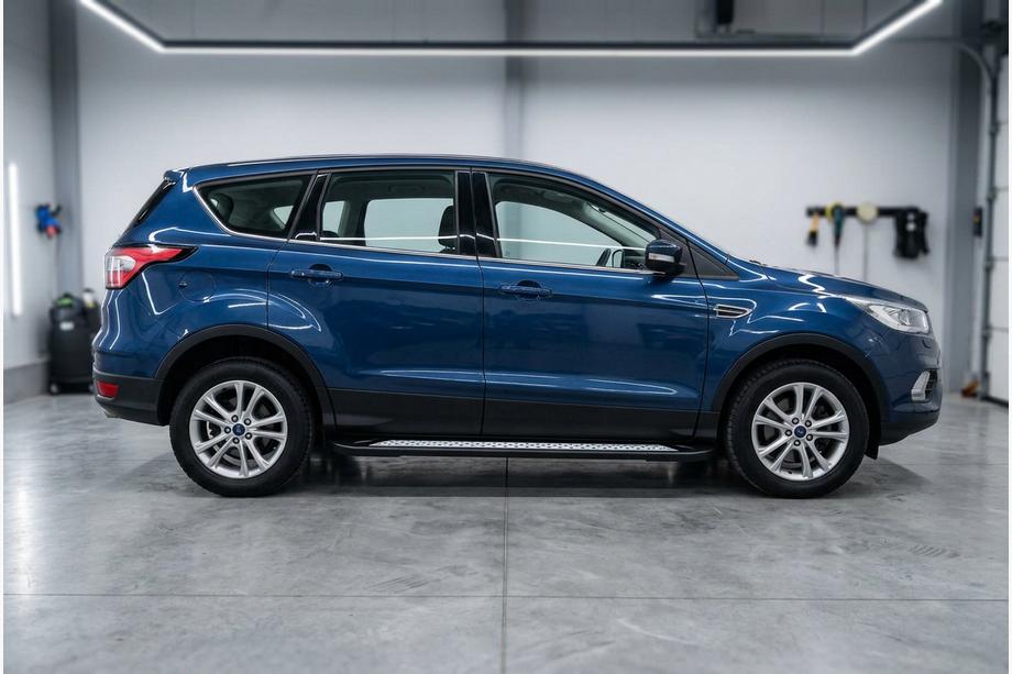 Ford Kuga/Escape 2013–2019 Sivuporrastangot Vision New Black (2 kpl, alumiini) Image