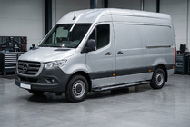 Mercedes Sprinter W907/W910 2018– Sivuastinlaudat New Vision Black (2 kpl, alumiini) kuva 1