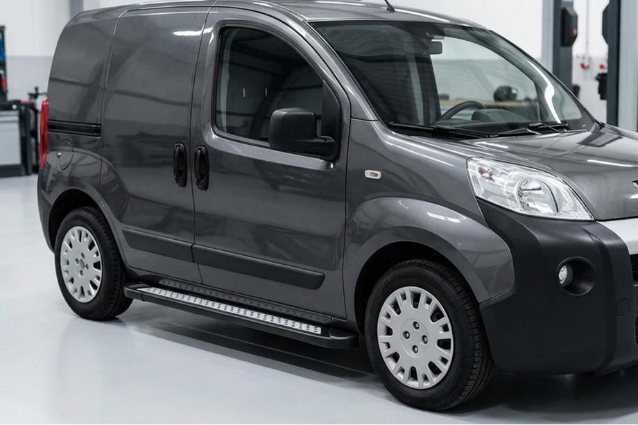 Peugeot Bipper 2008–2017 Sivuastinlaudat New Vision Black (2 kpl, alumiini) Image