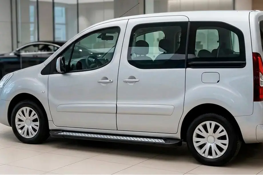Peugeot Partner Tepee 2008–2018 Sivuastinlaudat New Vision Black (2 kpl, alumiini) Image