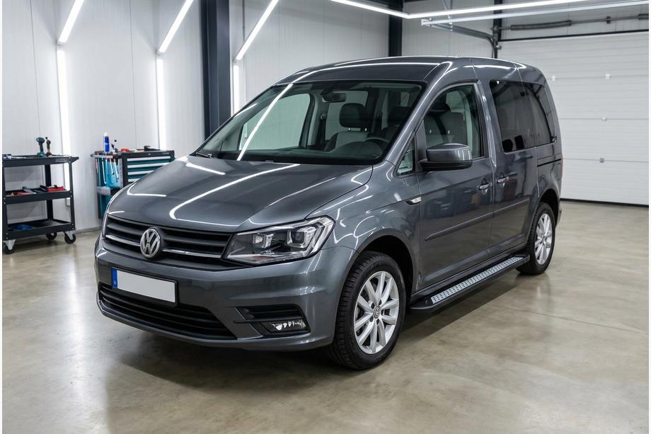 Volkswagen Caddy 2015–2020 Sivuastinlaudat New Vision Black (2 kpl, alumiini) Maxi-alusta Image