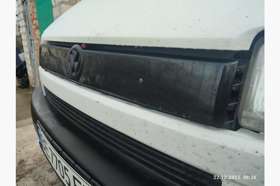 Volkswagen T4 Transporter 1990–2003 Jäähdyttimen säleikön talvisuojus, yläosa Matta vinokeulaan Kuva 3