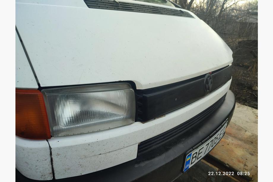 Volkswagen T4 Transporter 1990–2003 Jäähdyttimen säleikön talvisuojus, yläosa Matta vinokeulaan Kuva 5