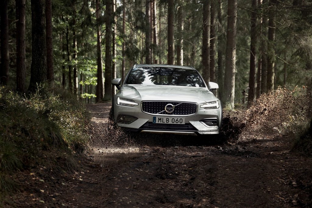 Koeajo: Volvo V60 Cross Country -maastofarkku