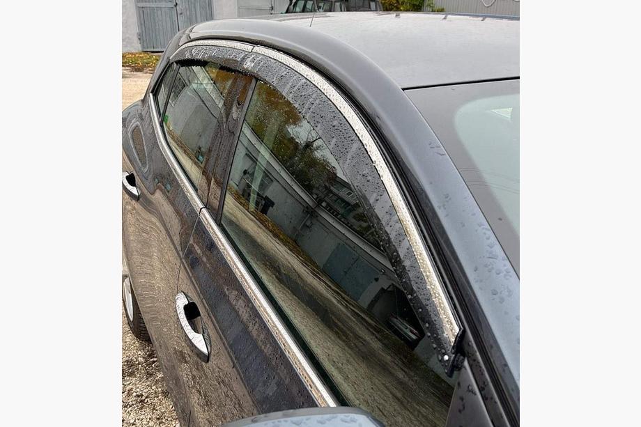 Renault Megane IV 2016–2025 Sivulasien tuuliohjaimet kromilistalla HB (4 kpl, Niken) Image