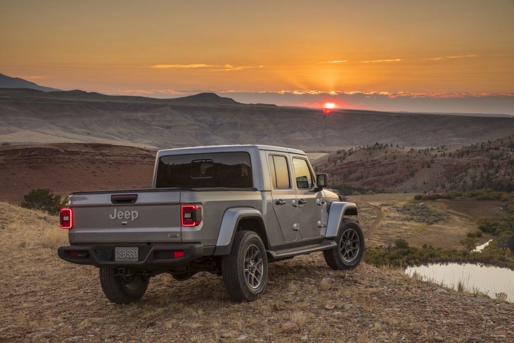 Koeajo: nelivetoinen runkorakenteinen pickup Jeep Gladiator