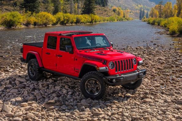 Koeajo: nelivetoinen runkorakenteinen pickup Jeep Gladiator