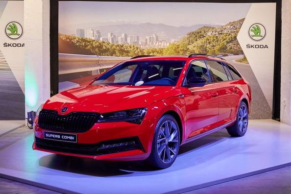 Uudistettu Skoda Superb Combi -farmarimalli