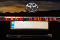 Toyota Land Cruiser 200 2007–2021 LED-lista rekisterikilven yläpuolelle (2016+) kuva 4