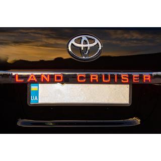 LED-lista rekisterikilven yläpuolelle (2016+) Toyota Land Cruiser 200 2007–2021 kuva 4