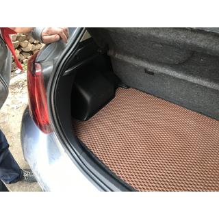 Tavaratilan matto (EVA, tiilenpunainen) Toyota Yaris 2010–2020 kuva 2