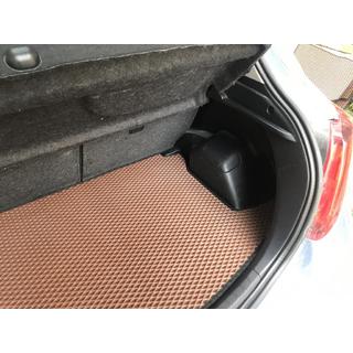 Tavaratilan matto (EVA, tiilenpunainen) Toyota Yaris 2010–2020 kuva 3
