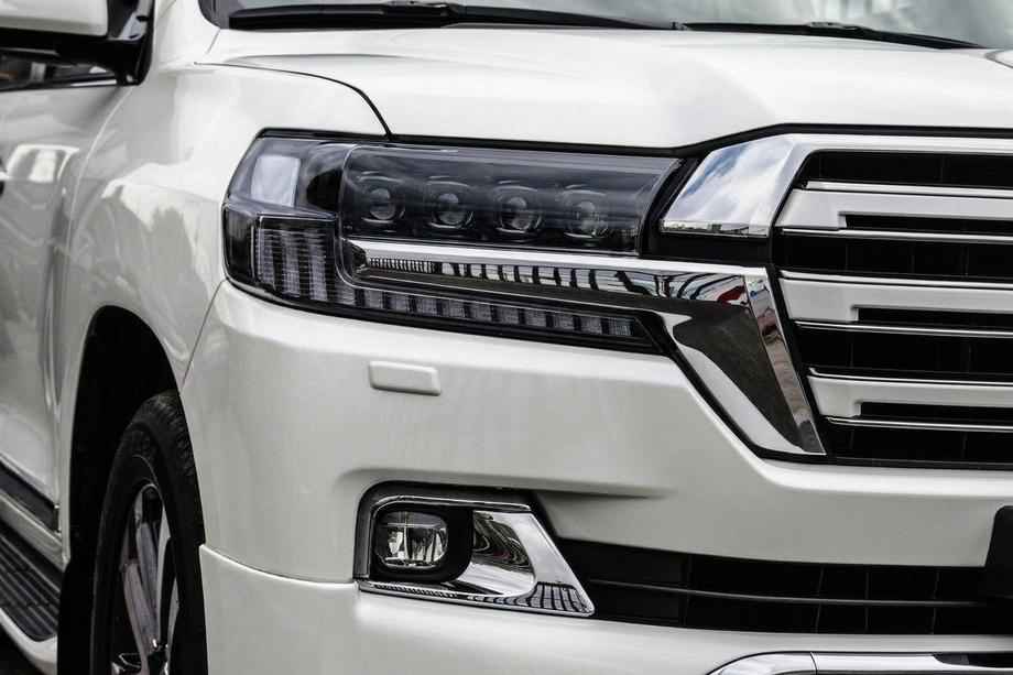Toyota Land Cruiser 200 2007–2021 Etuajovalot 2016+ (Bugatti) Image