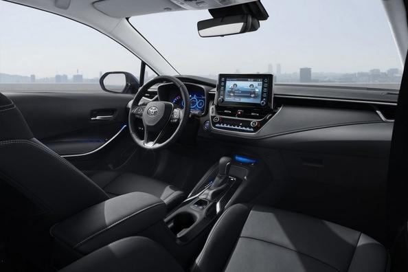 Hybridisedan Toyota Corolla Kuva 7