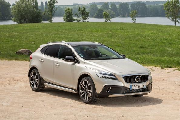 Volvo V40 Cross Country -viistoperän maastoversio