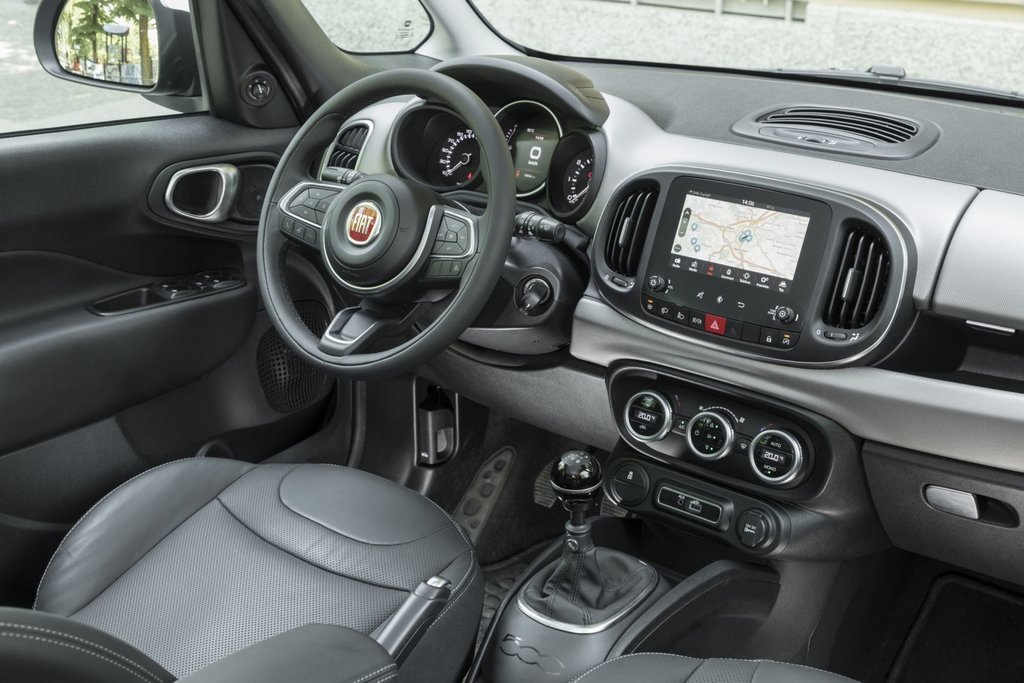 Kompaktin tila-auton Fiat 500L koeajo