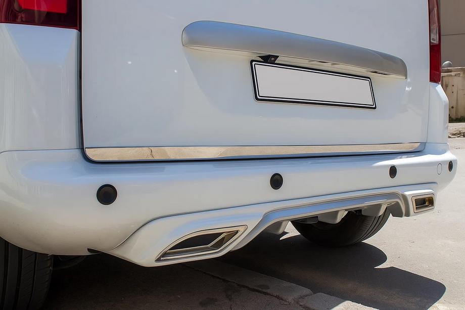 Opel Combo 2019– Takaluukun alareunan kromilista OmsaLine (ruostumaton teräs) Image