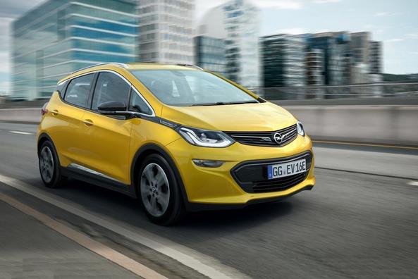 Koeajo: sähköinen kompakti hatchback Opel Ampera-e