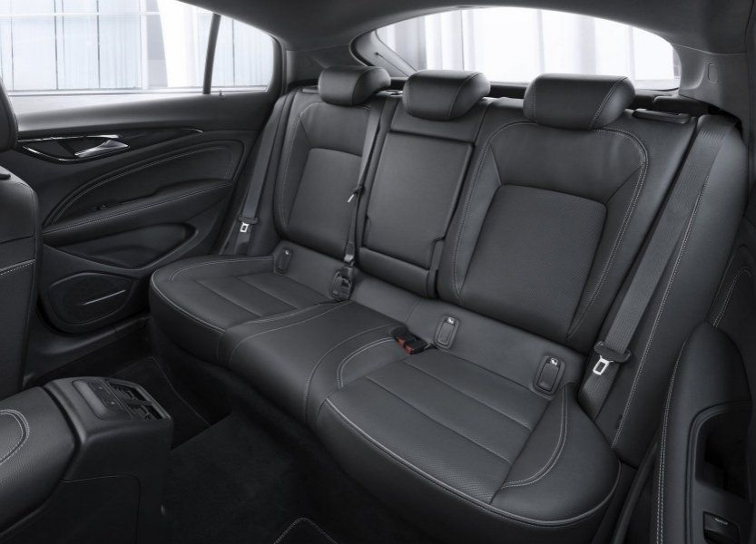Koeajo: keskikokoinen Opel Insignia Grand Sport -liftback