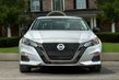 Keskikokoinen Nissan Altima -sedan kuudennessa sukupolvessa kuva 2