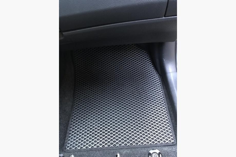 Toyota Corolla 2007–2013 EVA-lattiamatot (mustat) Kuva 3