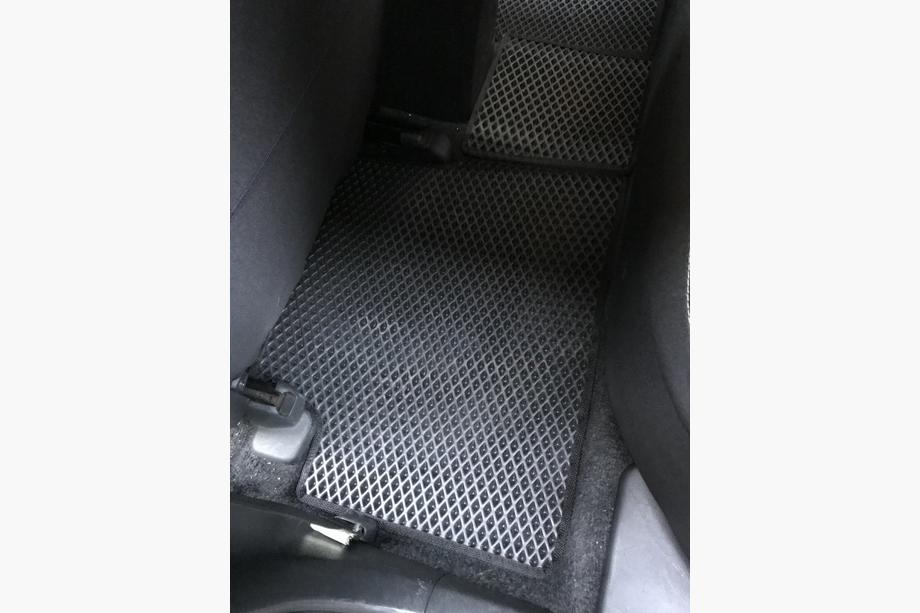 Toyota Corolla 2007–2013 EVA-lattiamatot (mustat) Kuva 5