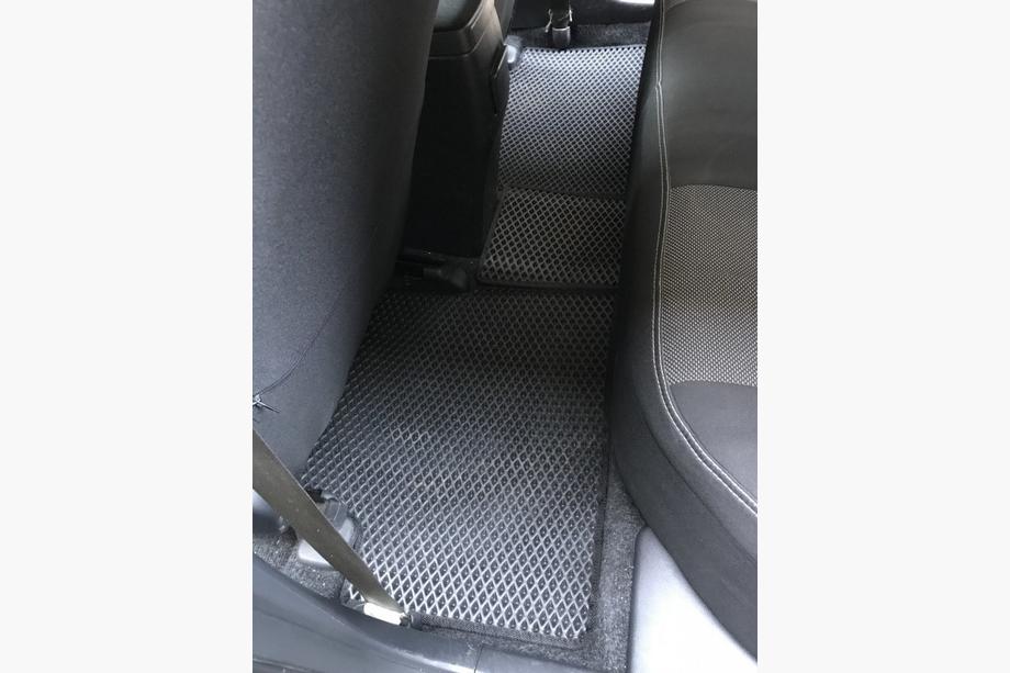 Toyota Corolla 2007–2013 EVA-lattiamatot (mustat) Kuva 6