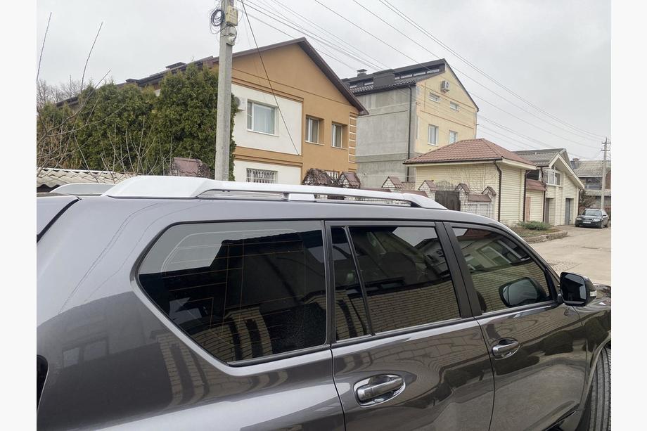 Toyota Land Cruiser Prado 150 2009–2023 Kattokaiteet, alkuperäinen muotoilu (harmaat, 2 kpl) Kuva 3