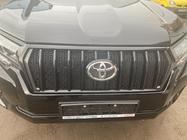 Toyota Land Cruiser Prado 150 2009–2023 Maski 2017↗ LED (Zeus Black, Black kulmakarvoilla) kuva 8