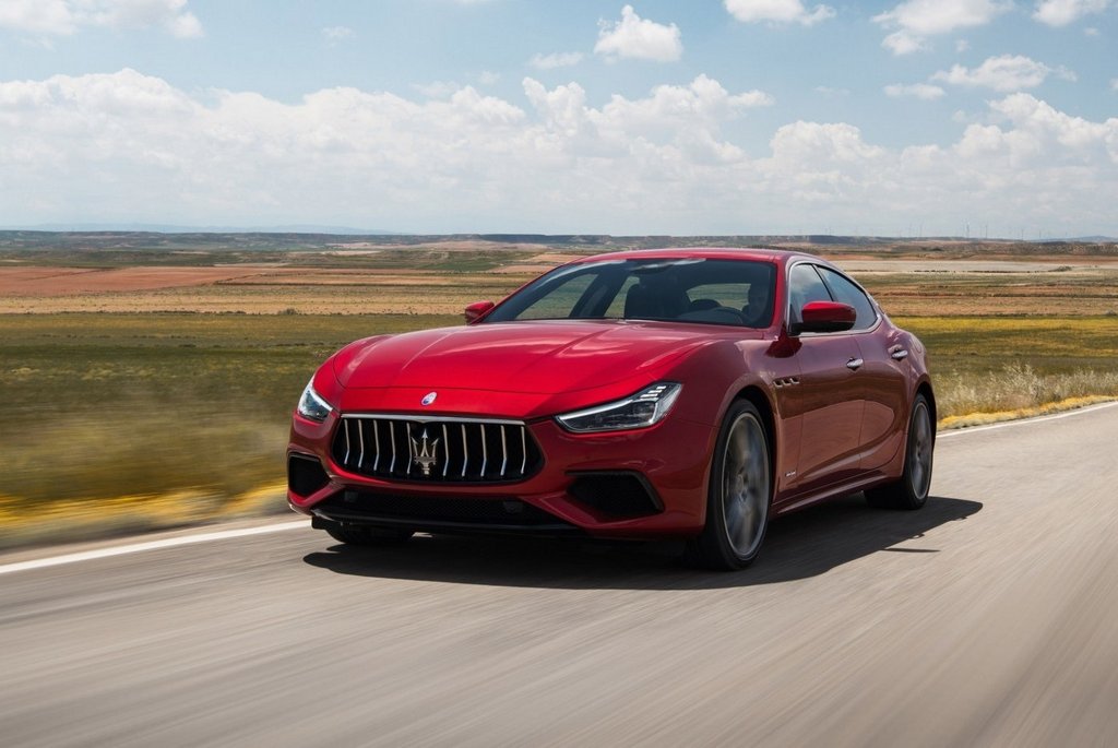 Katsaus urheilusedaniin Maserati Ghibli