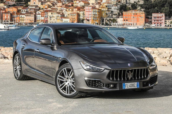 Katsaus urheilusedaniin Maserati Ghibli