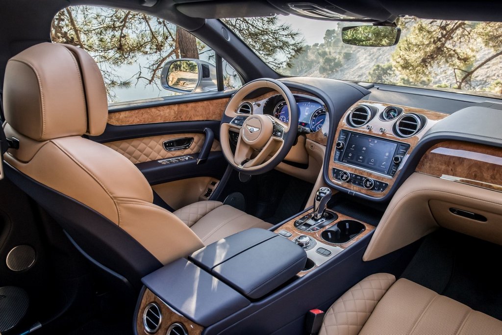 Katsaus luksuscrossoveriin Bentley Bentayga