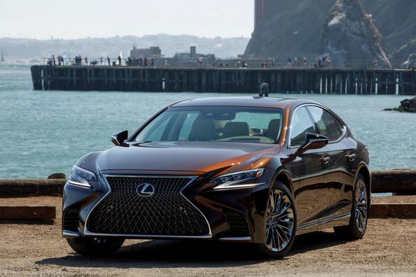 Täysikokoinen luksussedan Lexus LS 500