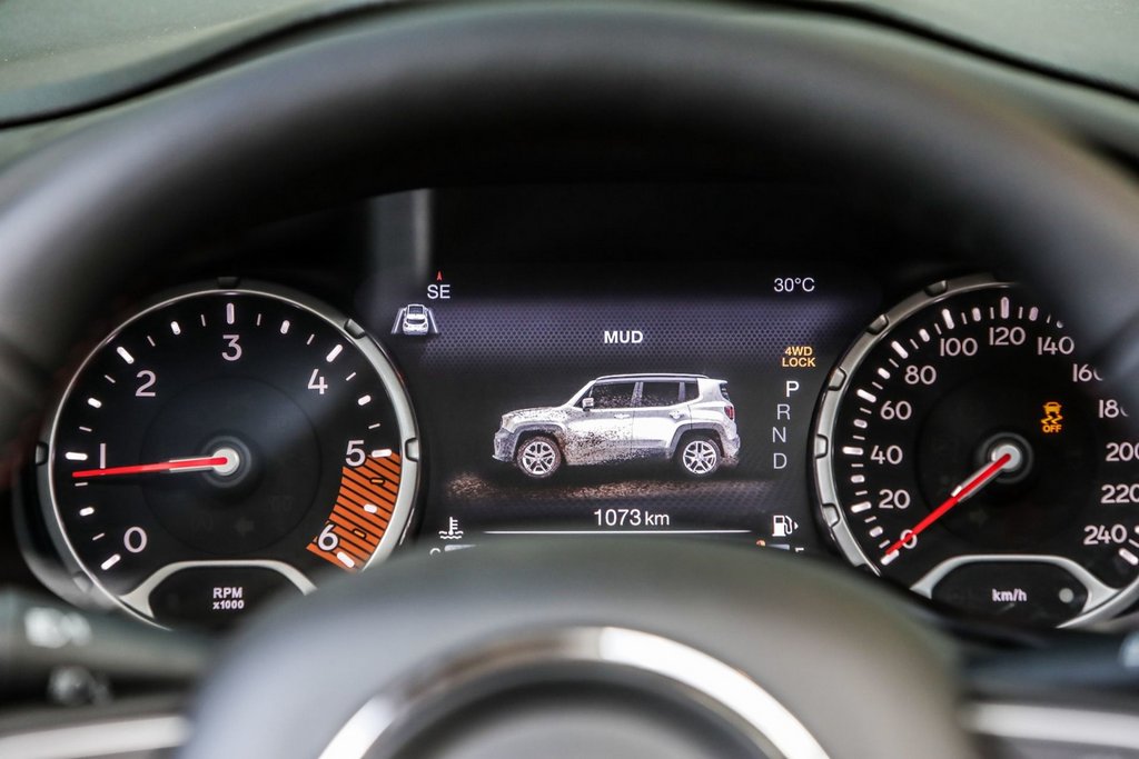 Kompaktin crossoverin Jeep Renegade koeajo