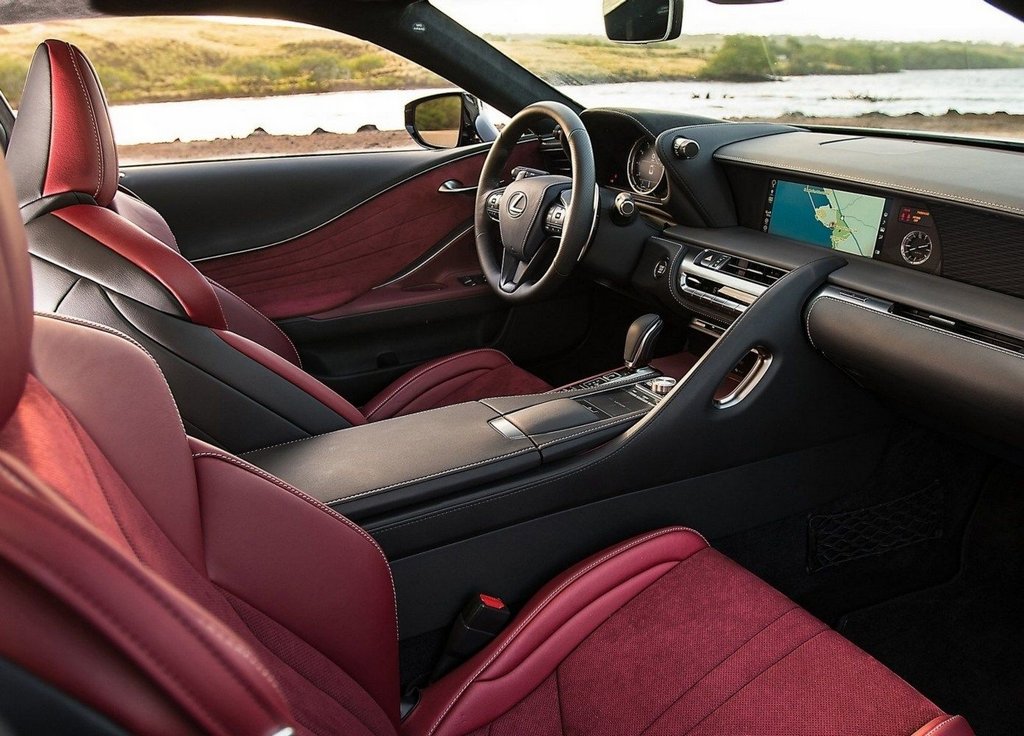 Katsaus suorituskykyiseen Lexus LC500 -coupéen