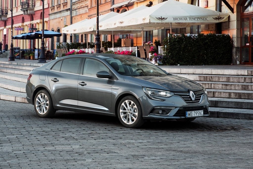 Renault Megane -sedanin koeajo: neljäs sukupolvi