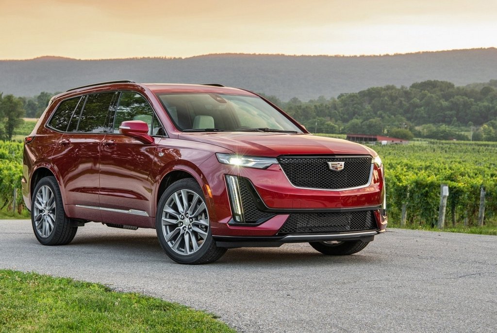 Katsaus täysikokoiseen Cadillac XT6 -crossoverkokonaisuuteen