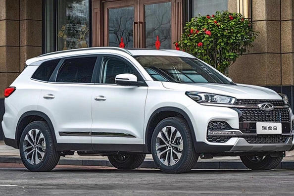 Koeajo: keskikokoinen crossover Chery Tiggo 8