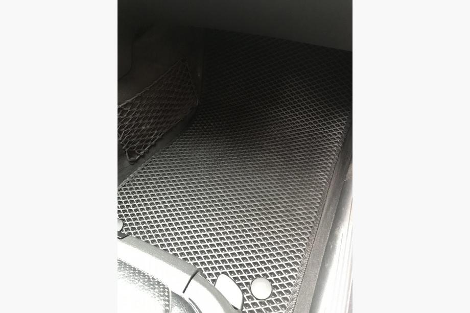 Mercedes E-class W211 2002–2009 EVA-lattiamatot (mustat) Kuva 3