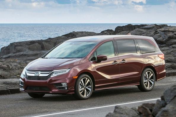 Katsaus kahdeksanpaikkaiseen täysikokoiseen Honda Odyssey -minivaniin