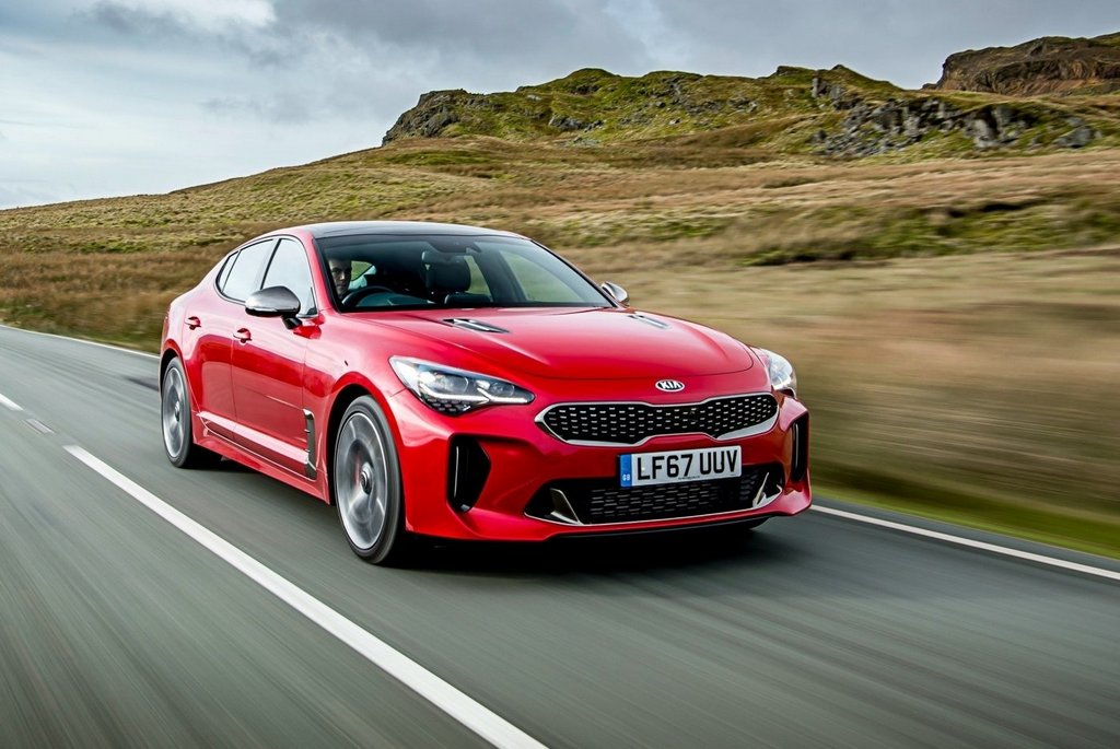 Kokoluokan liftback KIA Stinger - koeajo