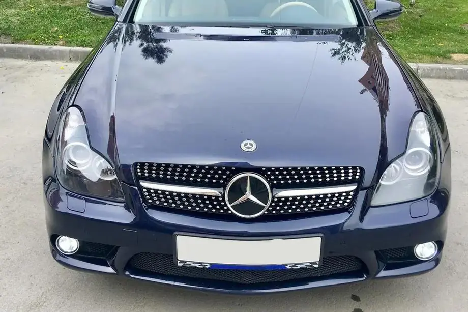 Mercedes CLS C219 2004–2010 Etusäleikkö (2005-2008, Diamond Silver) Image