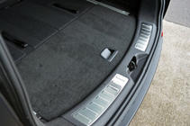 Land Rover Discovery Sport 2014– Takakynnyslista (2 kpl, ruostumaton teräs) kuva 1