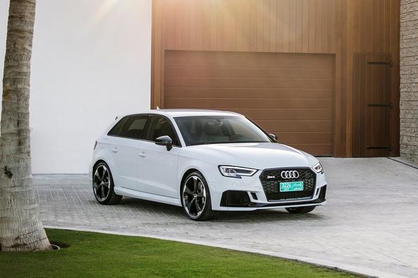 Koeajo: viritetty nelivetoinen Audi RS3 Sportback -hatchback