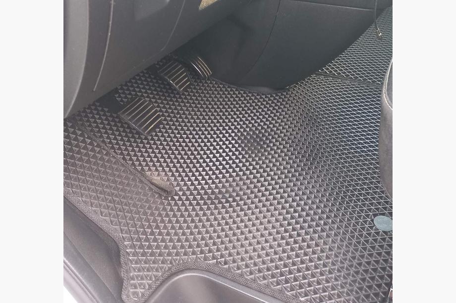 Renault Trafic 2015– EVA-sisämatot (2 kpl, mustat) Kuva 11