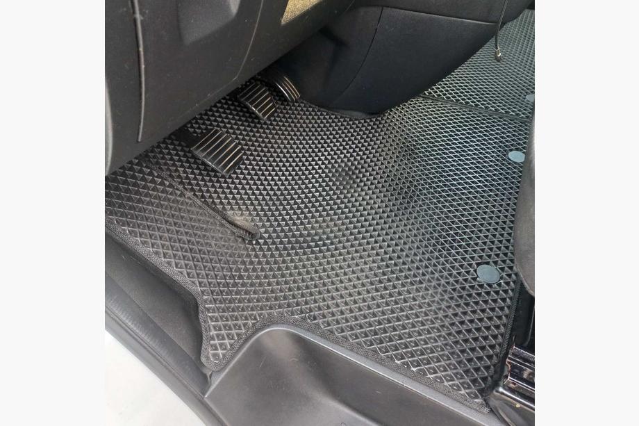 Renault Trafic 2015– EVA-sisämatot (2 kpl, mustat) Kuva 9