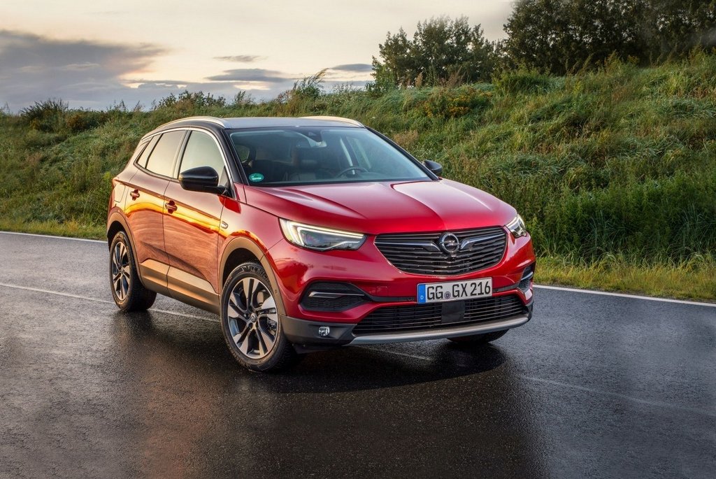 Kompakti kaupunkicrossover Opel Grandland X
